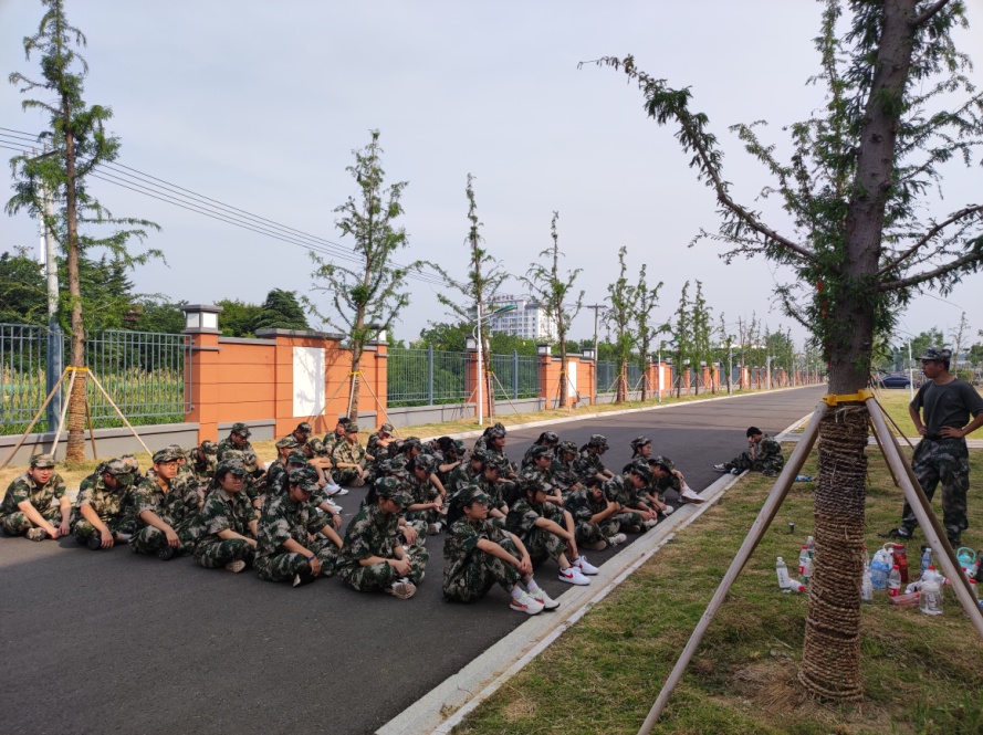 13战地休息.jpg