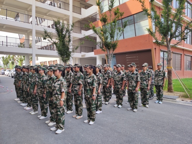 2立正 稍息 报数 跨立1.jpg